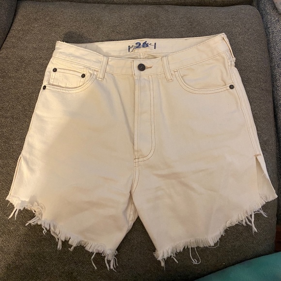 Free People We the Free off-white fringe shorts with button fly & split sides - Picture 6 of 8